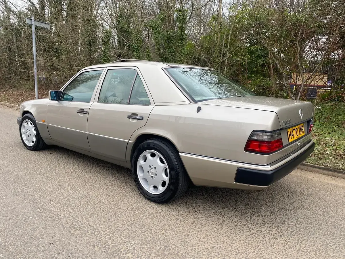 Used Mercedes E300 1990 Silver Sedan