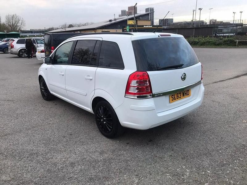 Used Vauxhall Zafira 115 HP (84 kW) 2013 White MPV
