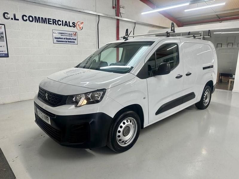 White Used 2023 Peugeot Partner Premium Van | £11,900 (Fair price) - Image 1/2