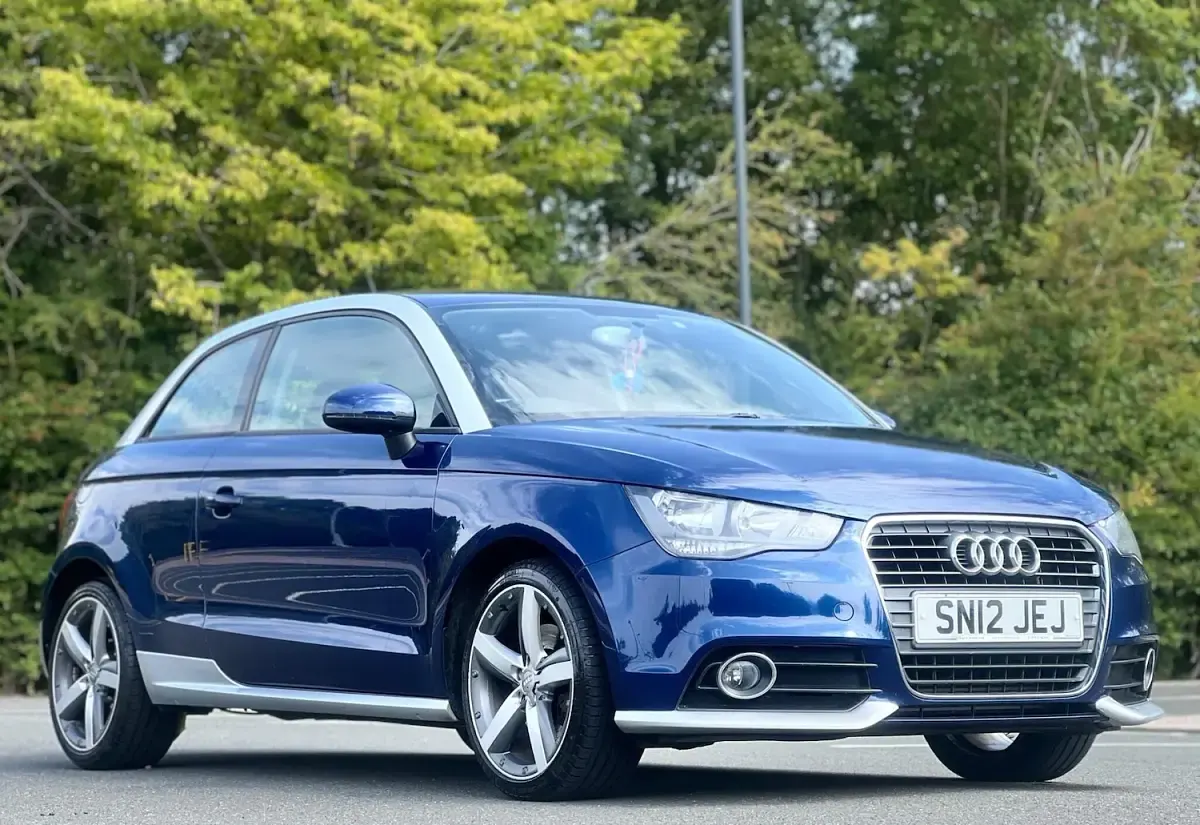Used Audi A1 Design 105 HP (77 kW) 2012 Blue Hatchback