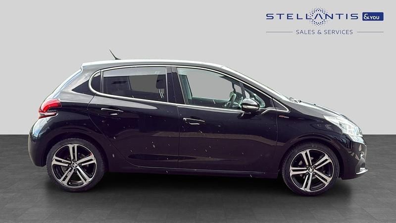 Used Peugeot 208 GT-line 108 HP (79 kW) 2019 Black Hatchback