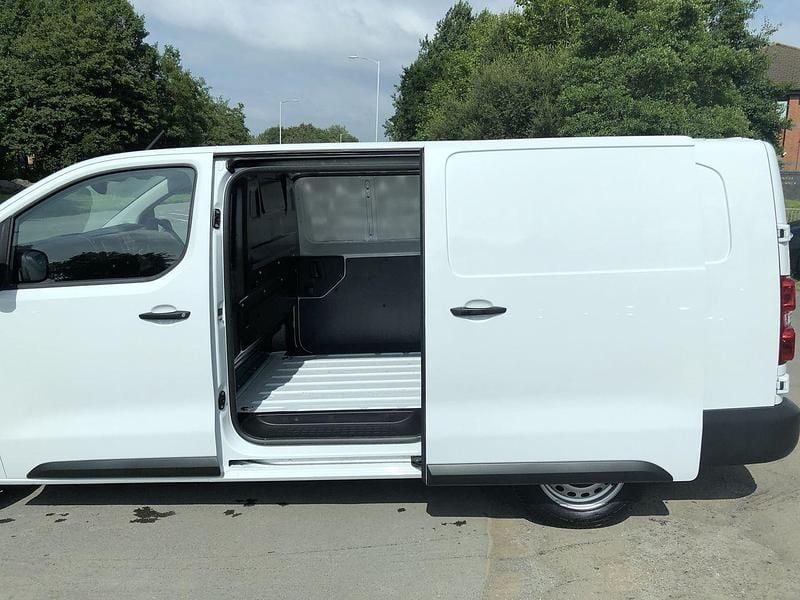 White New 2024 Citroën Dispatch MPV | £16,995 (Fair price) - Image 1/4