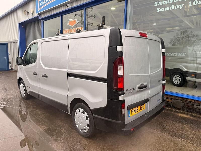 Used Renault Trafic Business 120 HP (88 kW) 2015 Silver MPV