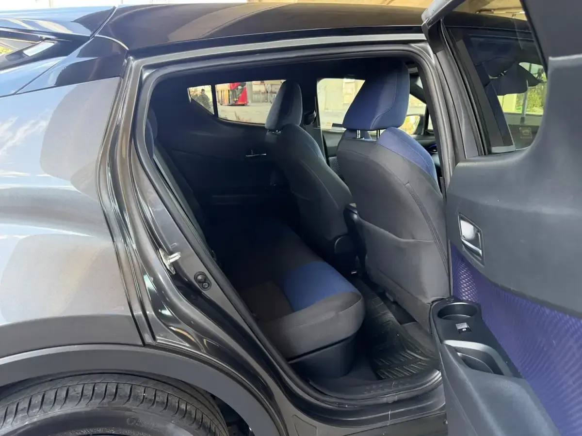 Used Toyota C-HR 122 HP (89 kW) 2017 Grey SUV