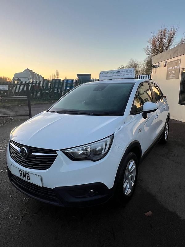 White Used 2018 Vauxhall Crossland X SUV | £6,506 (Fair price) - Image 1/4