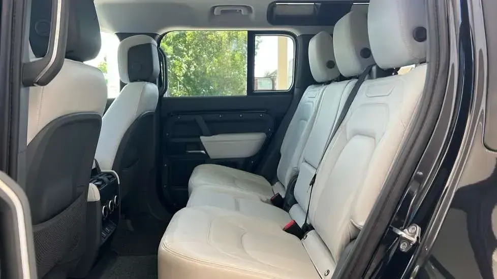 Usado Land Rover Defender HSE Dynamic 249 HP (183 kW) 2025 Preto SUV
