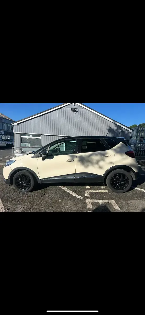 Used Renault Captur Dynamique 90 HP (66 kW) 2014 Cream SUV