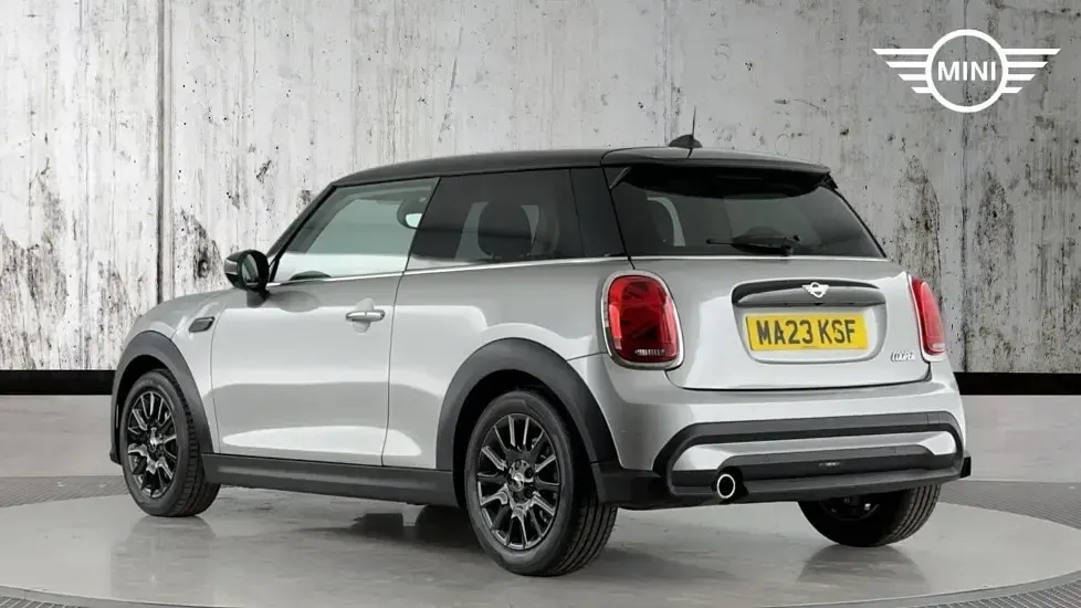 Used Mini Cooper Classic 134 HP (98 kW) 2023 Silver Hatchback