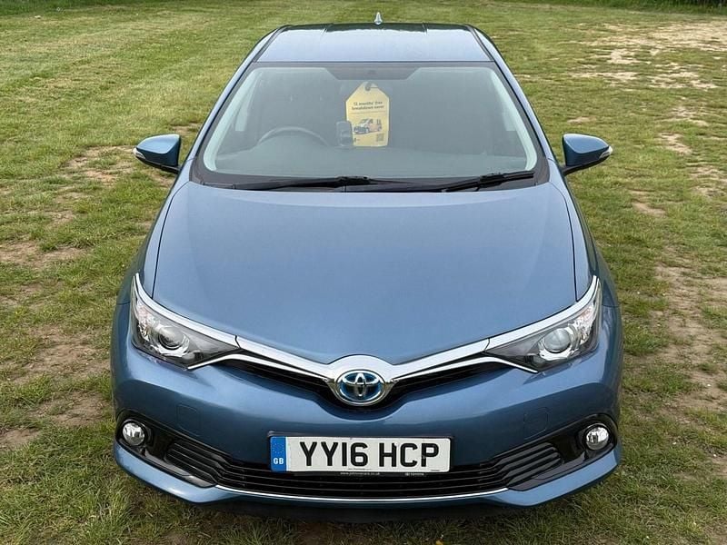 Used Toyota Auris Hybrid Design 136 HP (100 kW) 2016 Blue Hatchback