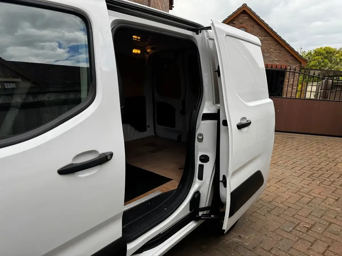 Used Citroën Berlingo 100 HP (73 kW) 2023 White MPV