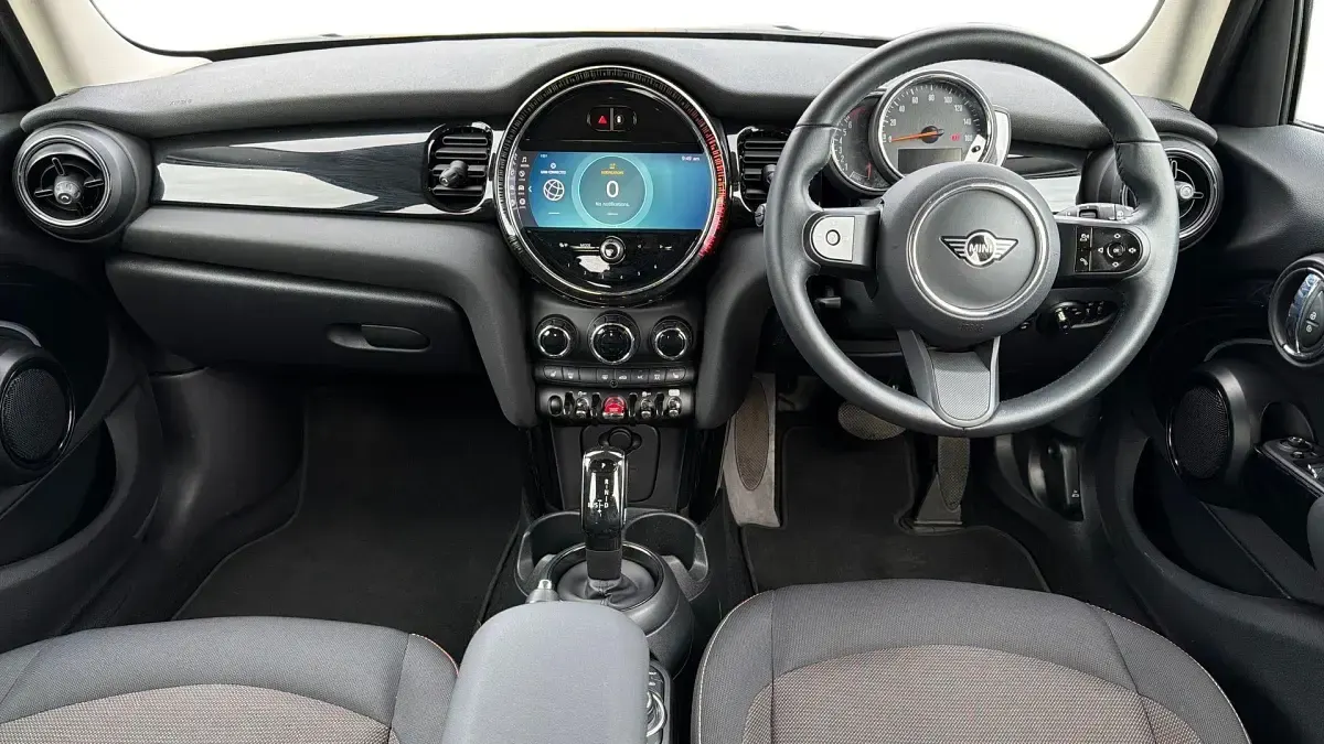 Used Mini Cooper Classic 134 HP (98 kW) 2022 Silver Hatchback