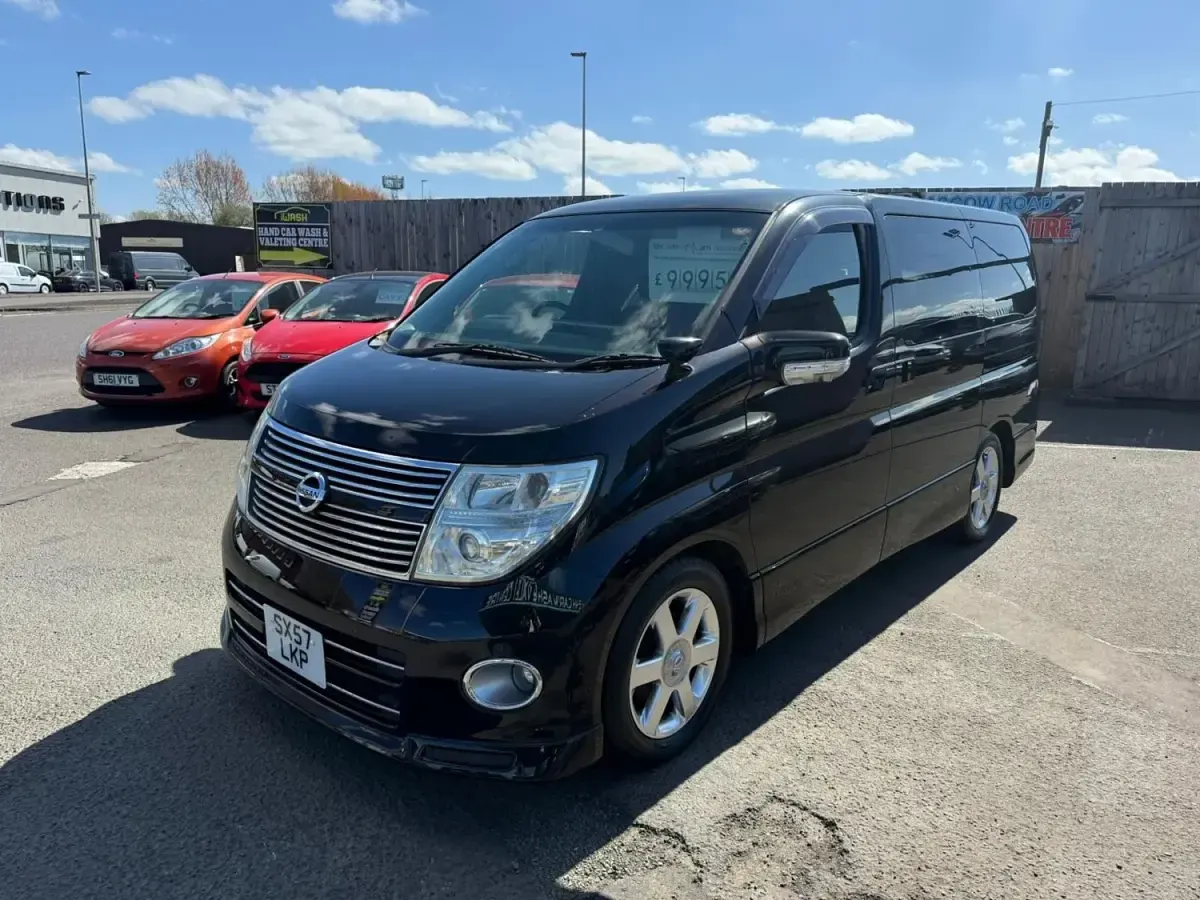 Używany Nissan Elgrand 2023 Czarny Minivan