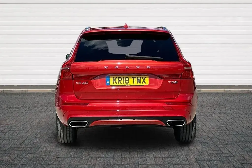 Used Volvo XC60 R-Design 250 HP (183 kW) 2018 Red SUV