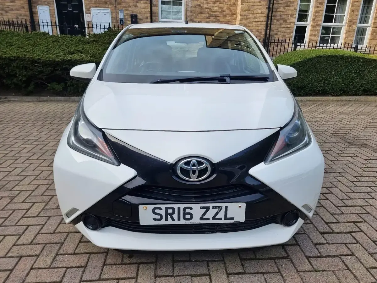 Used Toyota Aygo X-play 2016 White Hatchback