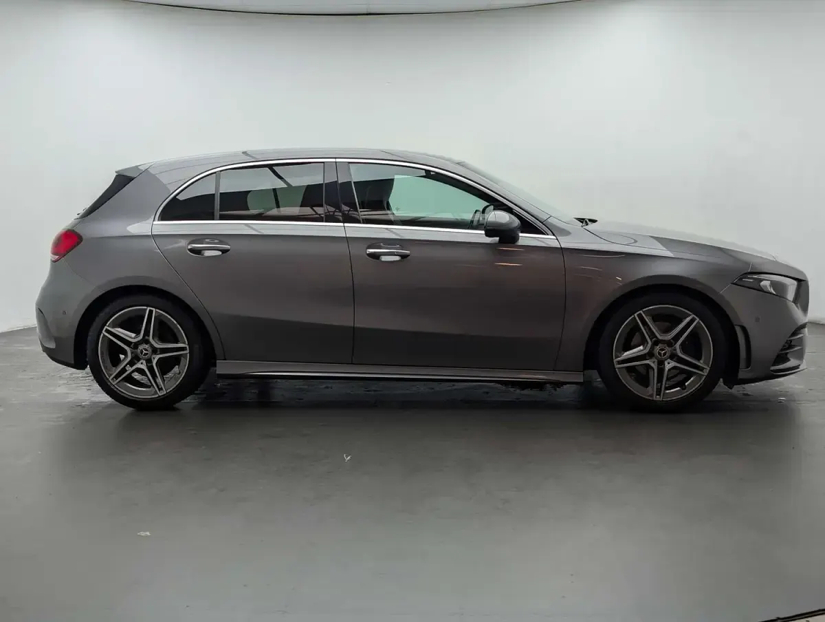 Używany Mercedes A200 AMG Line Premium 2019 Szary Hatchback