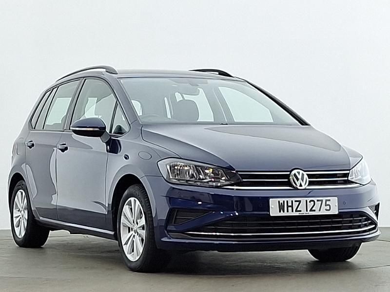 Blue Used 2018 VW Golf VII SE Hatchback | £11,298 (Good price) - Image 1/4