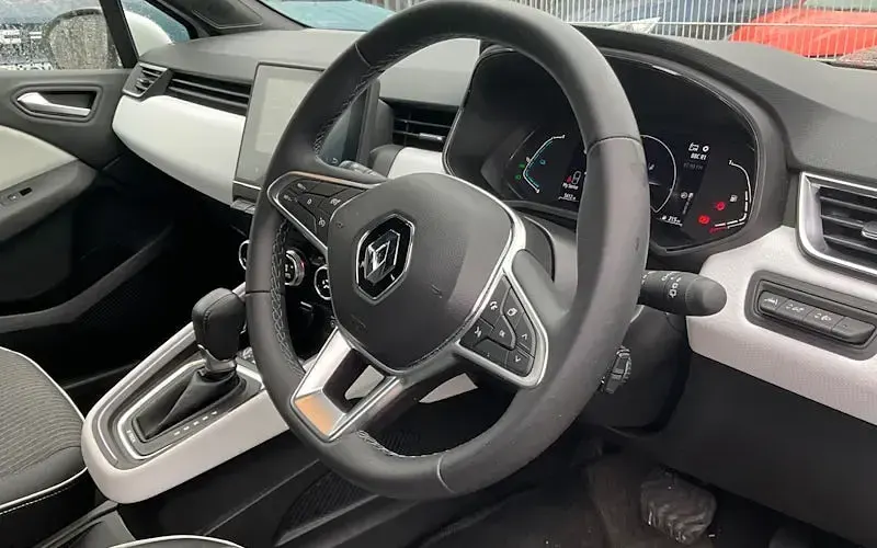 Used Renault Clio Version S 140 HP (102 kW) 2022 Hatchback