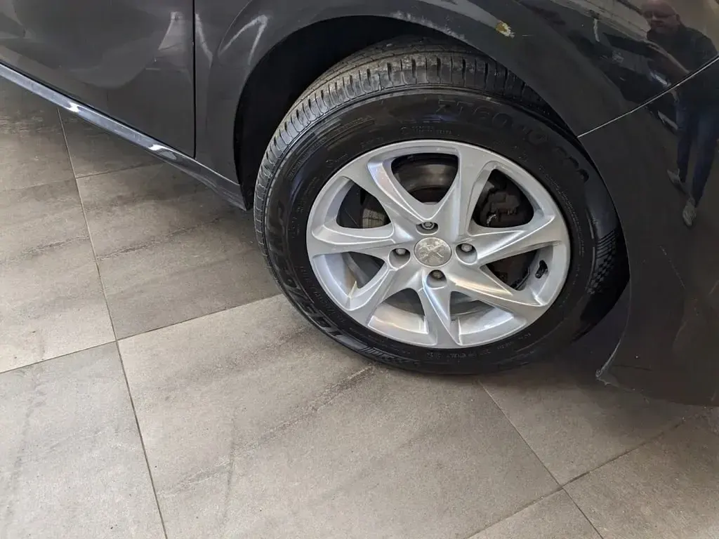 Second-hand Peugeot 208 Active 82 CP (60 kW) 2015 Negru Hatchback