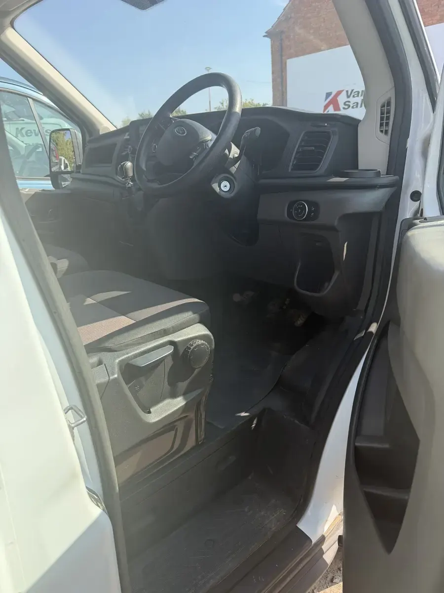 Used Ford Transit 105 HP (77 kW) 2022 White Van