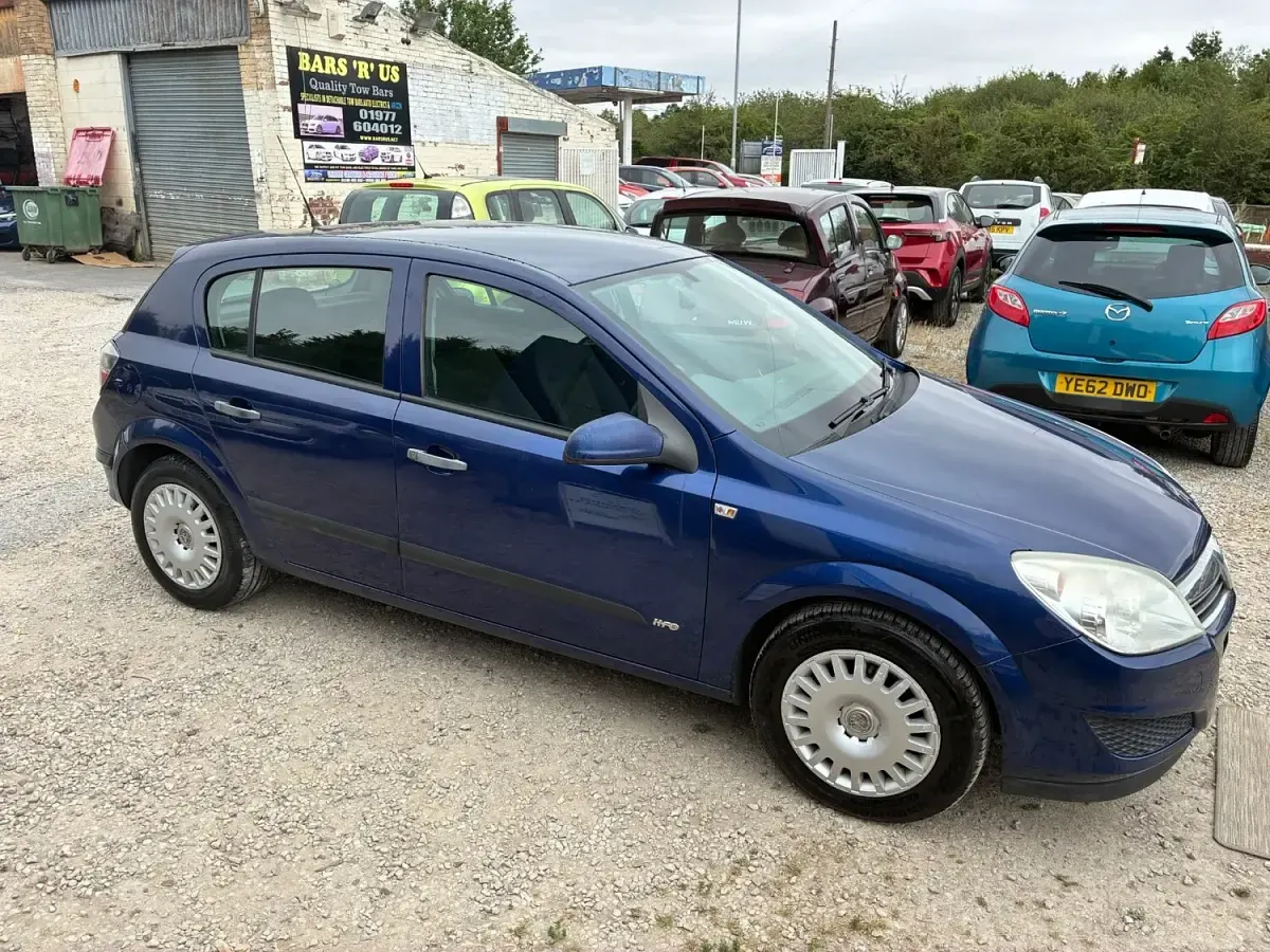 Used Vauxhall Astra 140 HP (102 kW) 2009 Blue Hatchback