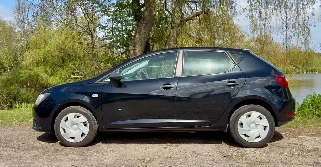 Usado Seat Ibiza 105 HP (77 kW) 2012 Preto Citadino