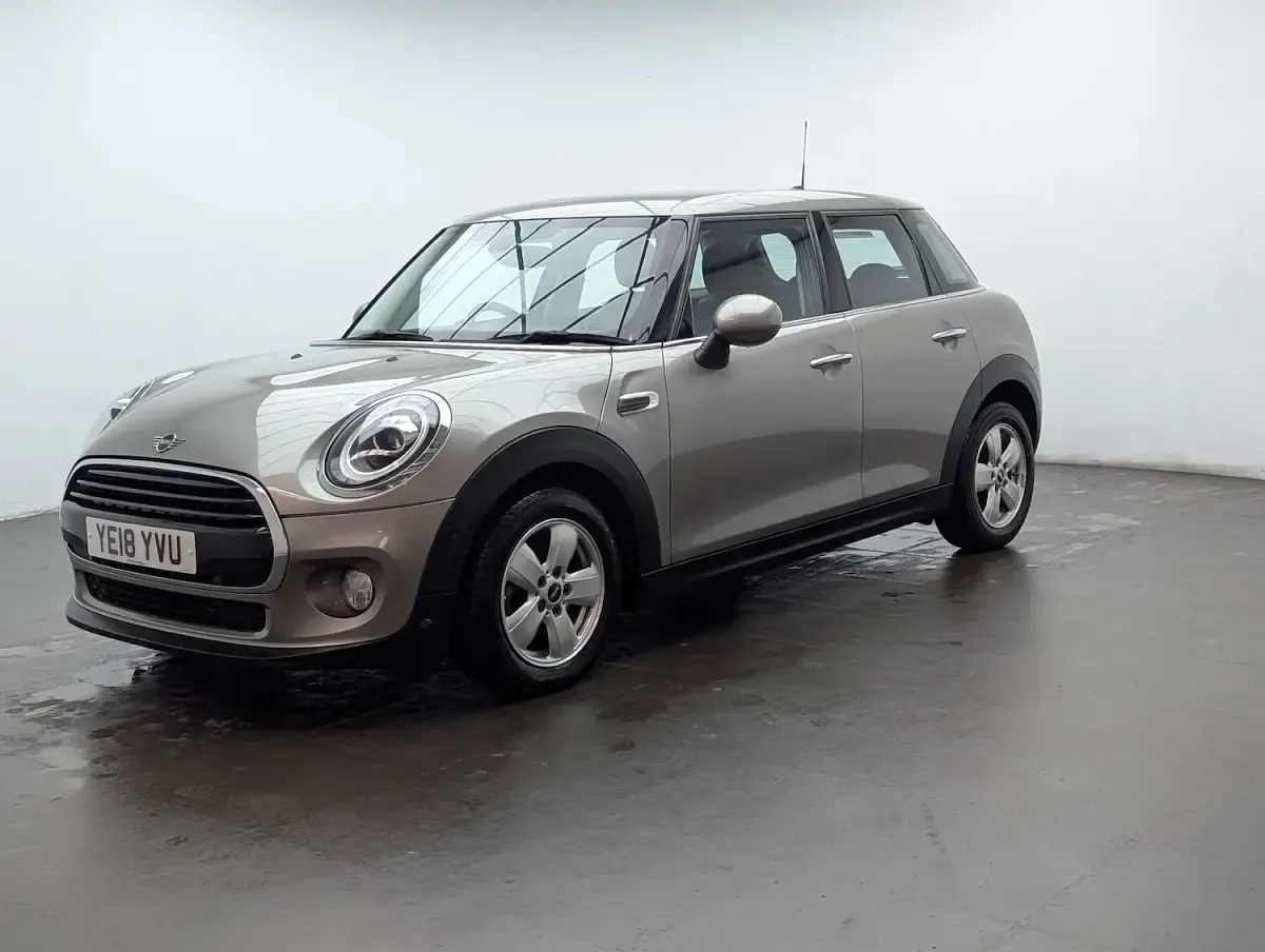 Used Mini Cooper D Hatch 116 HP (85 kW) 2018 Silver Hatchback