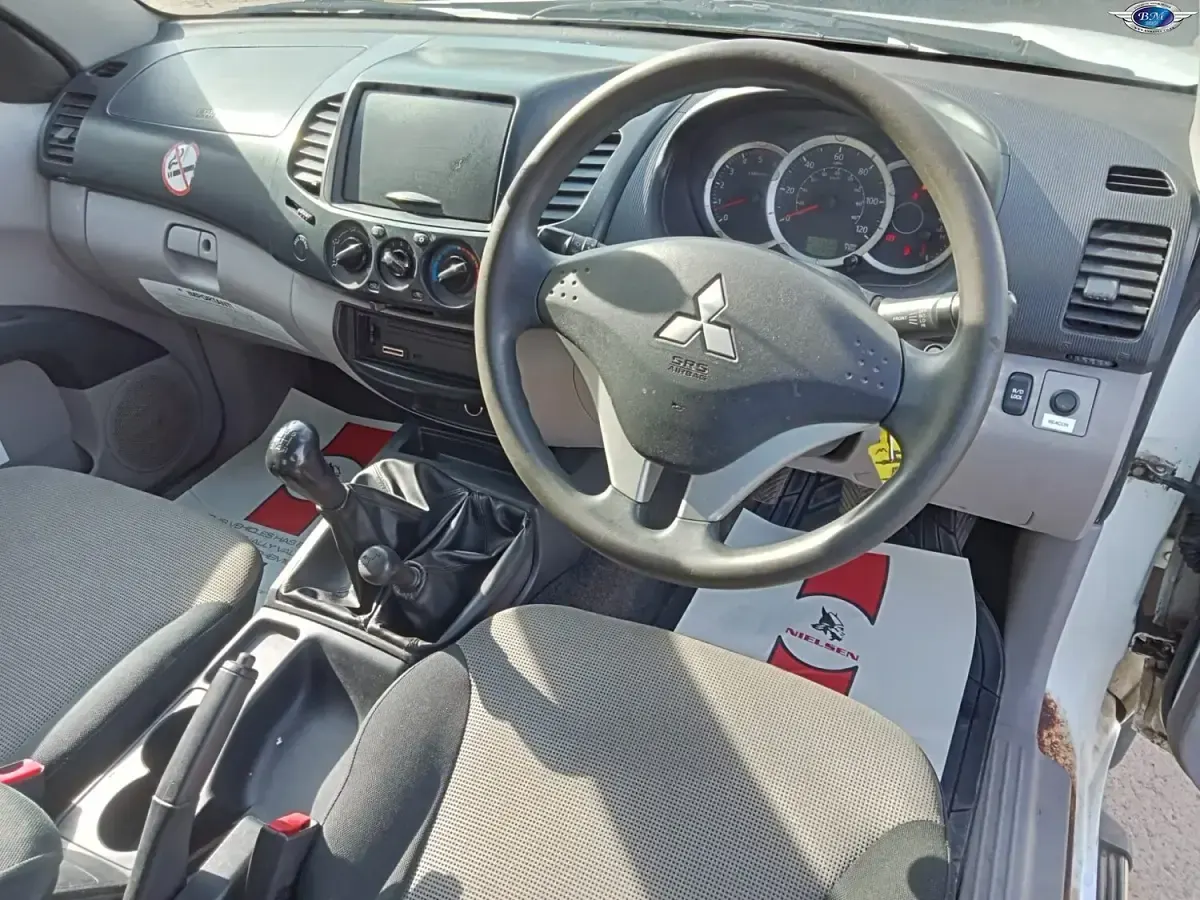 Used Mitsubishi L200 2012 White Pickup