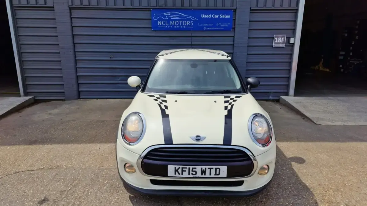 Begagnad Mini Cooper Hatch 2015 Vit Halvkombi
