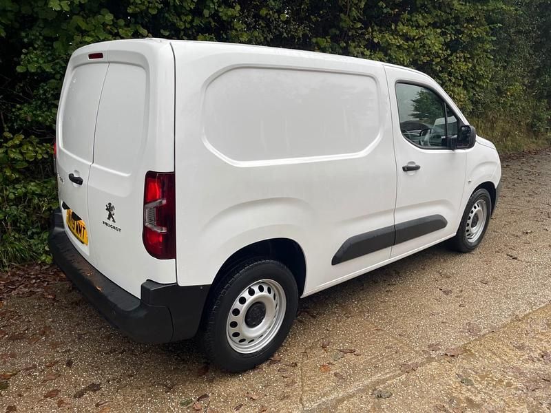 Used Peugeot Partner 100 HP (73 kW) 2019 White MPV