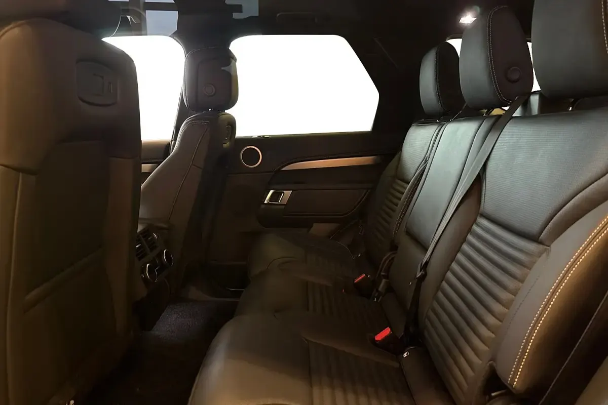New Land Rover Discovery S 2026 White SUV
