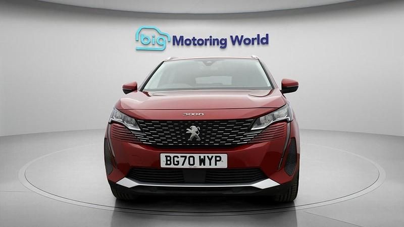 Used Peugeot 3008 Allure Premium 130 HP (95 kW) 2021 Red SUV