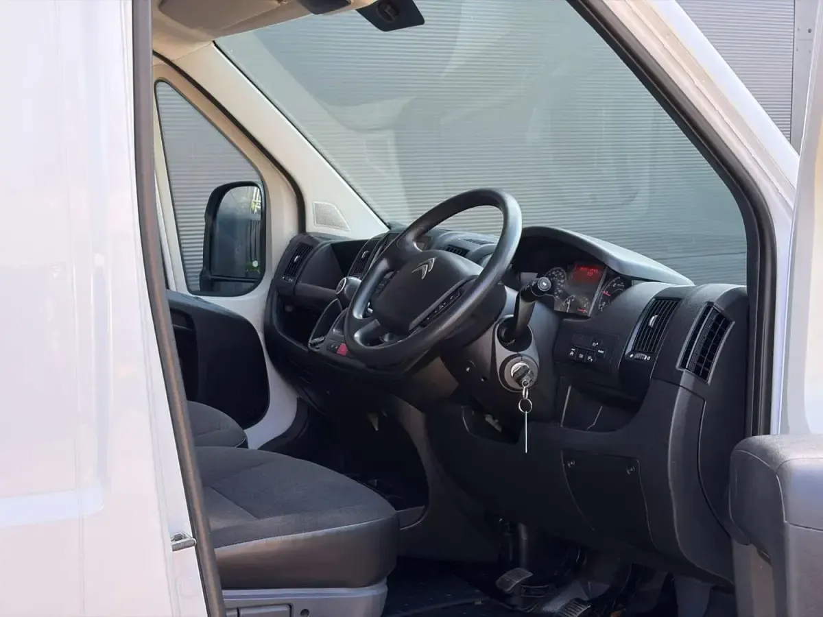Usado Citroën Relay 140 HP (102 kW) 2023 Branco Van