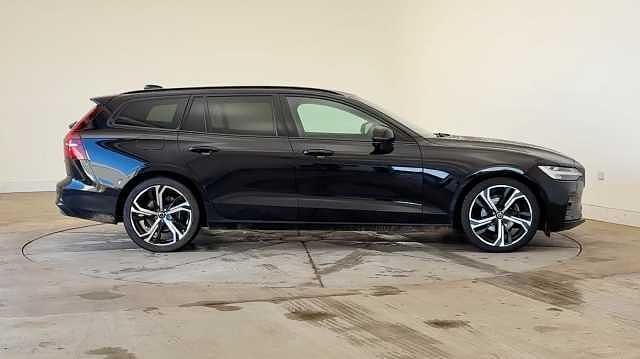 Used Volvo V60 Plus 194 HP (142 kW) 2025 Black Estate