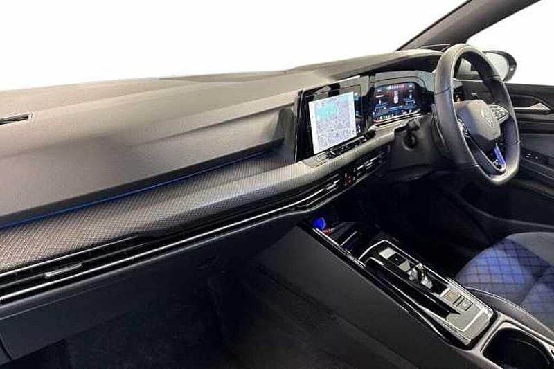 Second-hand VW Golf VIII R 320 CP (235 kW) 2023 Negru Hatchback