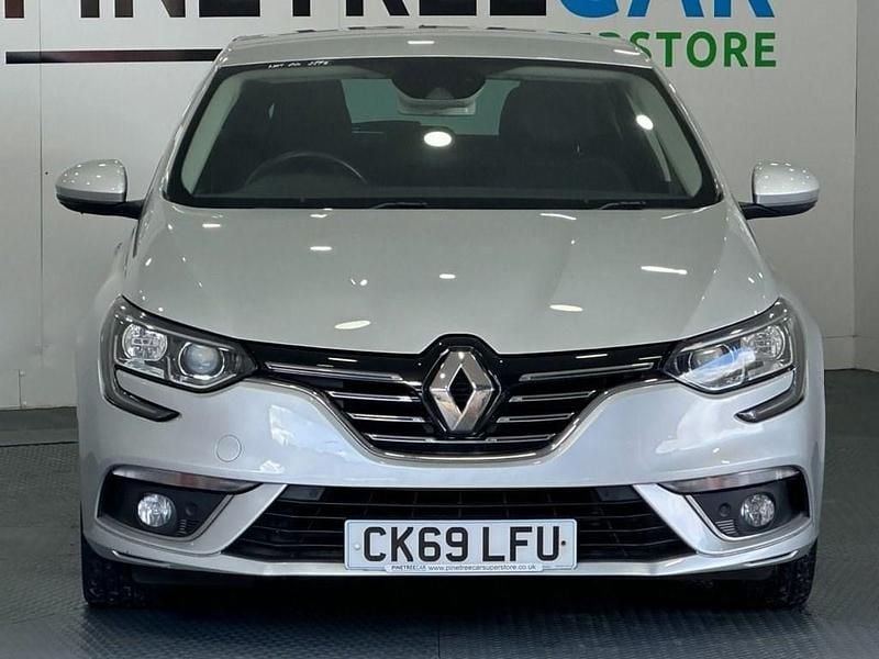 Używany Renault Mégane IV Iconic 115 KM (84 kW) 2019 Srebrny Hatchback
