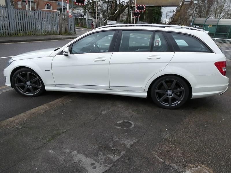 Used Mercedes C250 2012 White Estate