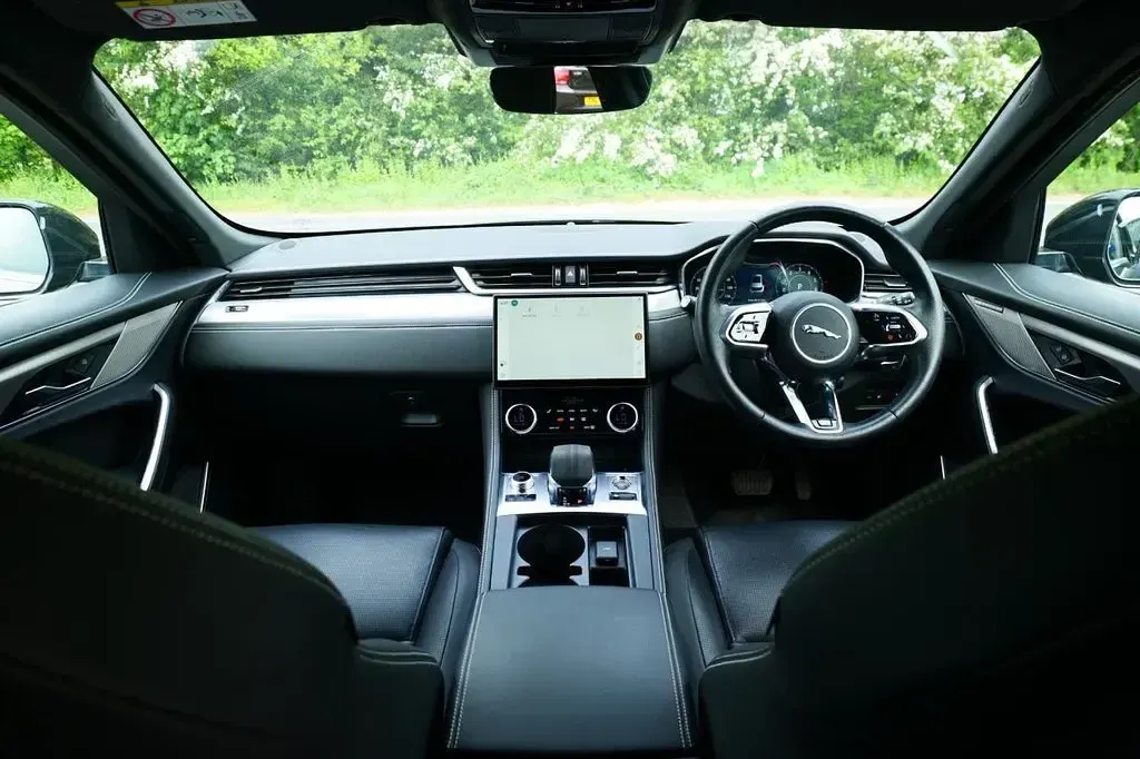 Used Jaguar F-Pace R-Dynamic 404 HP (297 kW) 2022 Black SUV