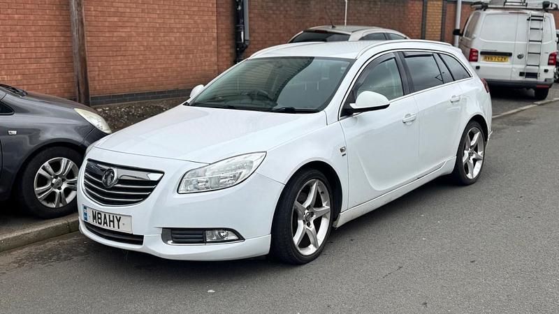 Used Vauxhall Insignia SRi 2012 White Estate