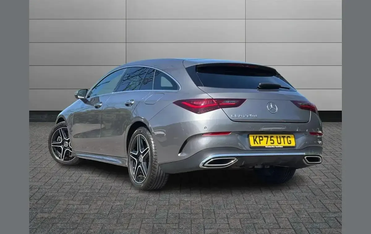 Used Mercedes CLA220 Executive 187 HP (137 kW) 2025 Grey Estate