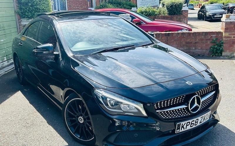 Usado Mercedes CLA220 AMG line 170 HP (125 kW) 2019 Sedan