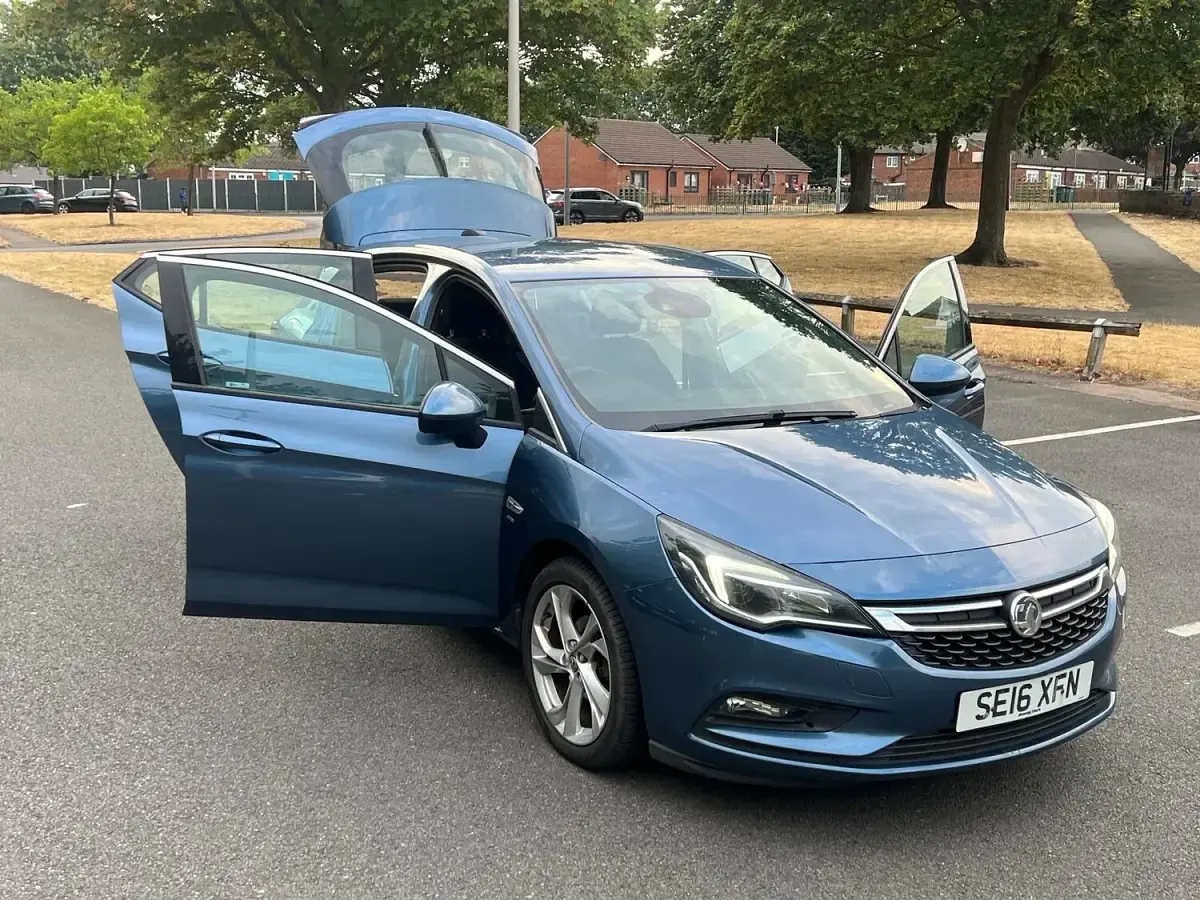 Used Vauxhall Astra SRi 2016 Blue Hatchback