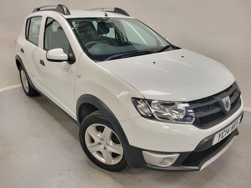 White Used 2014 Dacia Sandero Stepway Ambiance Hatchback | £2,499 (Good price) - Image 1/4