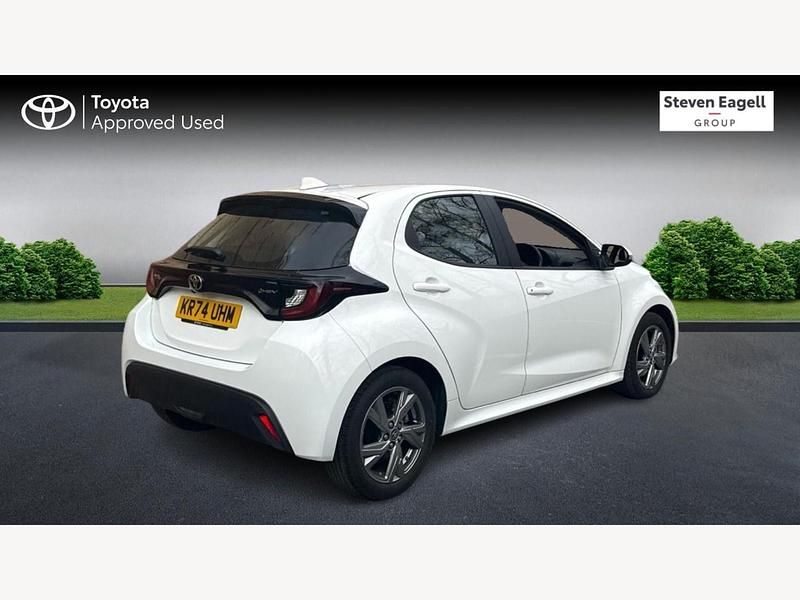 Used Toyota Yaris Hybrid 116 HP (85 kW) 2024 White Hatchback