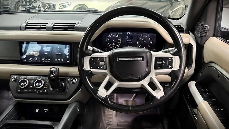 Used Land Rover Defender SE 300 HP (220 kW) 2020 Green Estate