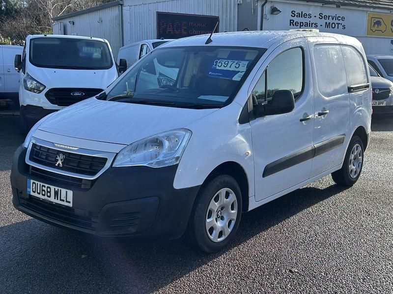 White Used 2018 Peugeot Partner MPV | £5,975 (Good price) - Image 1/4