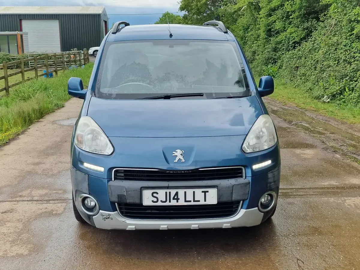 Gebraucht Peugeot Partner Tepee Outdoor 115 PS (84 kW) 2014 Blau Van / Kleinbus