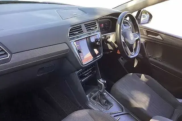 Used VW Tiguan Allspace Life 150 HP (110 kW) 2023 Silver SUV