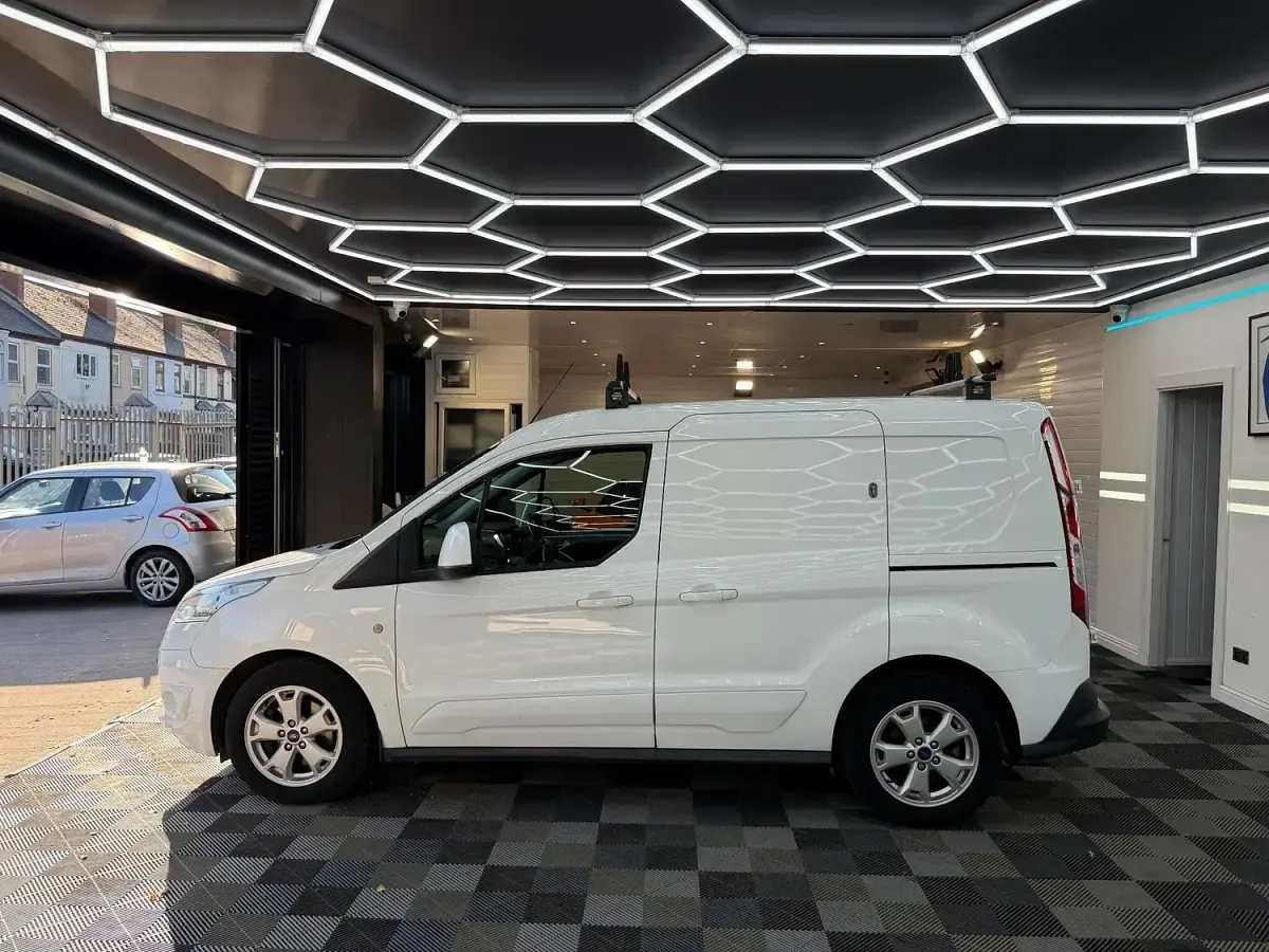 Used Ford Transit Limited 120 HP (88 kW) 2017 White Van