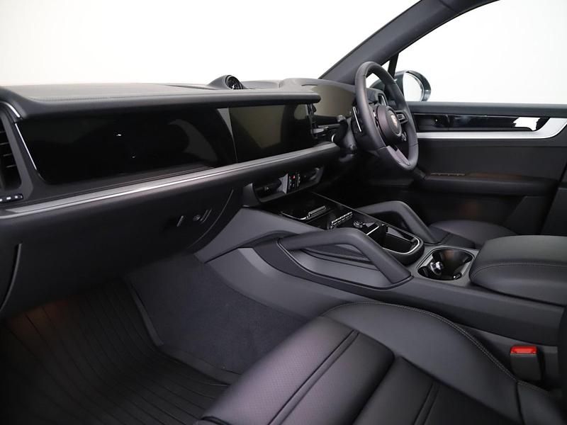 Used Porsche Cayenne 2025 Quarzite grey metallic SUV