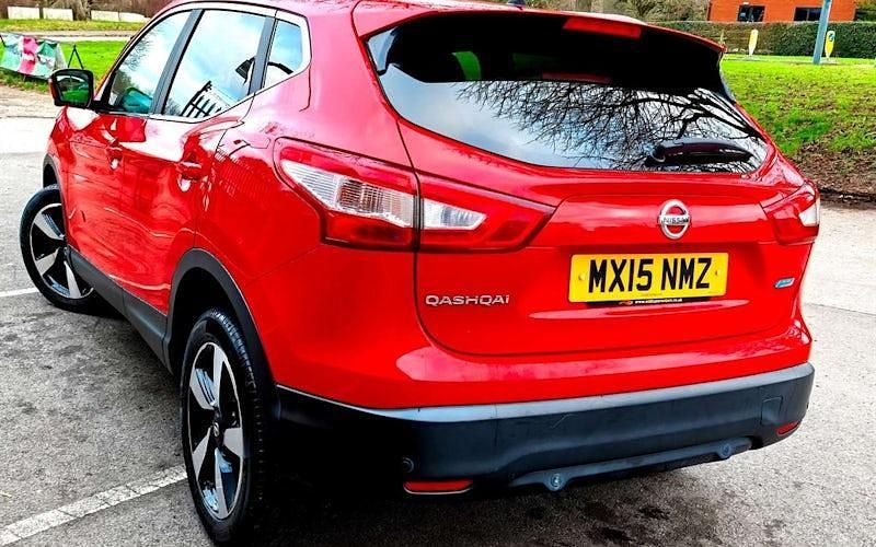 Used Nissan Qashqai N-TEC 110 HP (80 kW) 2015 Red SUV